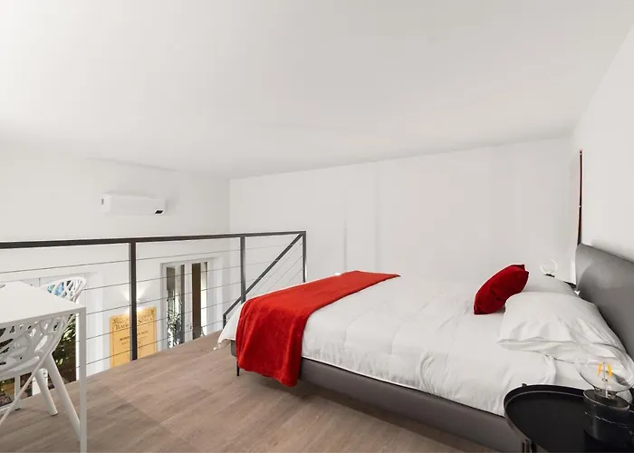 Modern Quiet Super Luxury